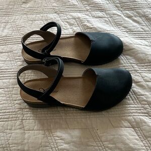 Footbed casual flats